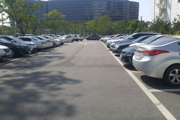 실제 주차되어 있는 모습입니다