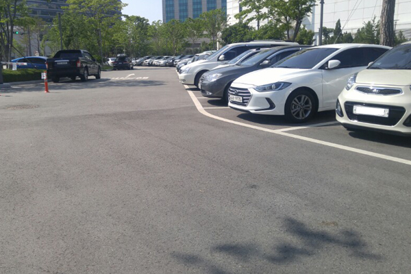 실제 주차되어 있는 모습입니다