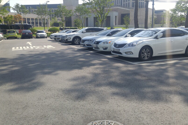 실제 주차되어 있는 모습입니다