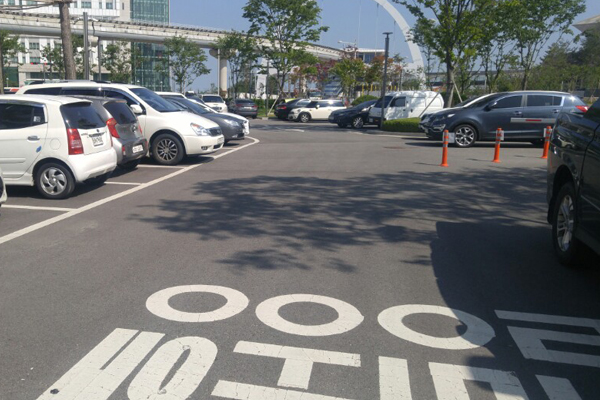 실제 주차되어 있는 모습입니다